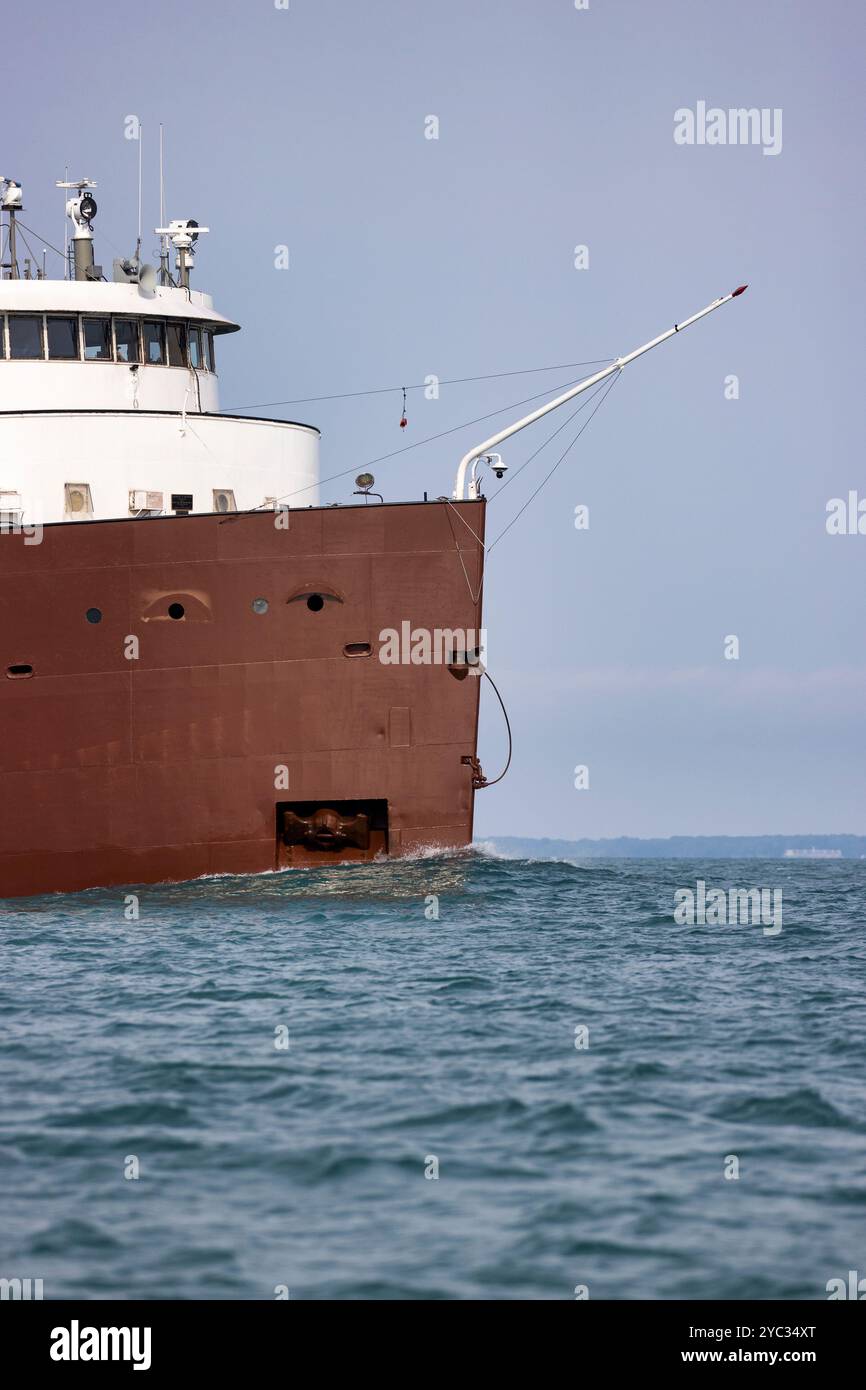 Nahaufnahme des Bugs eines großen Seefahrers. Stockfoto