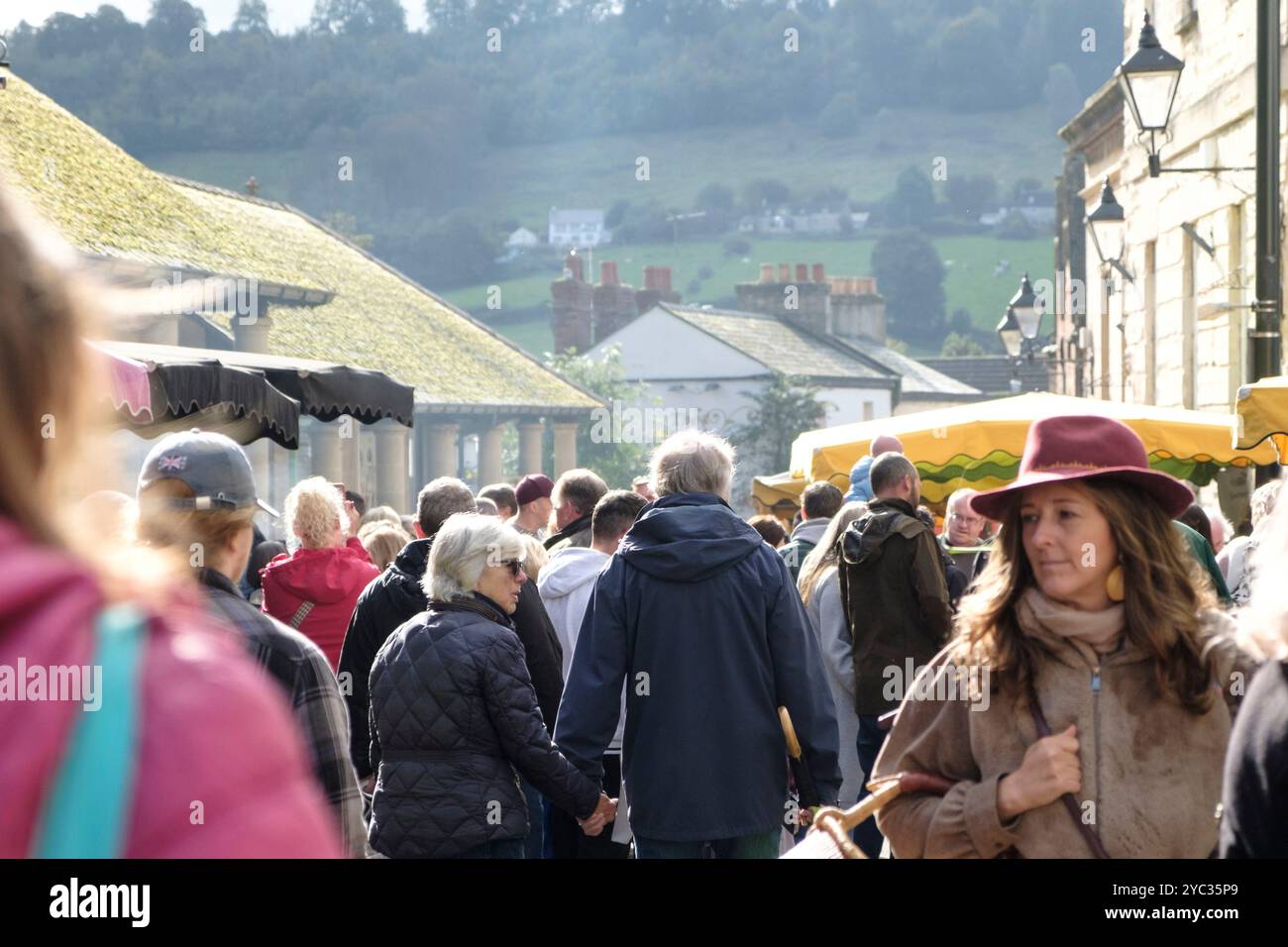 Stroud, eine wohlhabende Stadt in Cotswold in Gloucestershire, Großbritannien, Samstag ist Market Day Stockfoto