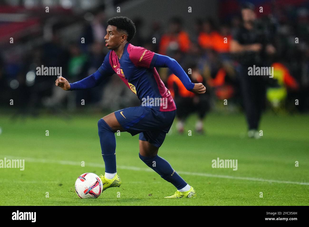 Barcelona, Spanien. Oktober 2024. Alejandro Balde vom FC Barcelona während des La Liga EA Sports Spiels zwischen dem FC Barcelona und Sevilla FC spielte am 20. Oktober 2024 im Lluis Companys Stadion in Barcelona. (Foto: Bagu Blanco/PRESSINPHOTO) Credit: PRESSINPHOTO SPORTS AGENCY/Alamy Live News Stockfoto
