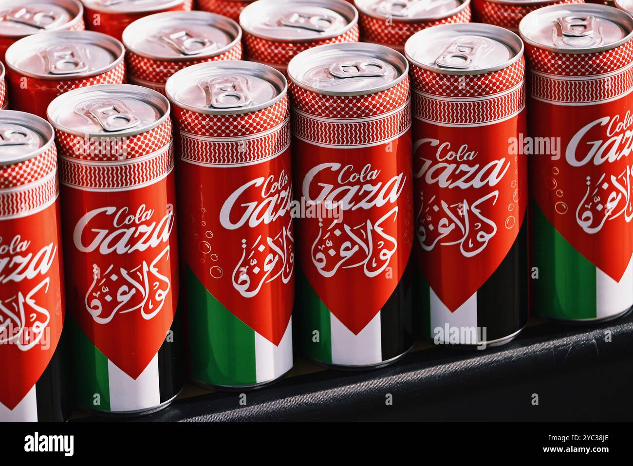 England, London, Whitehall, 5. Oktober 2024, Gaza Cola zum Verkauf zur Unterstützung der palästinensischen Sache. Stockfoto