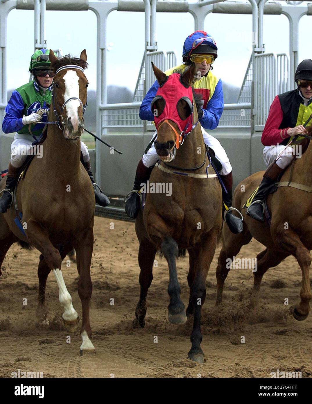 Amateur-Jockey Gary Gibson iand; John Lennon sieht ähnlich aus; fährt Fancy A Fortune auf der Dunstall Racecourse Stockfoto