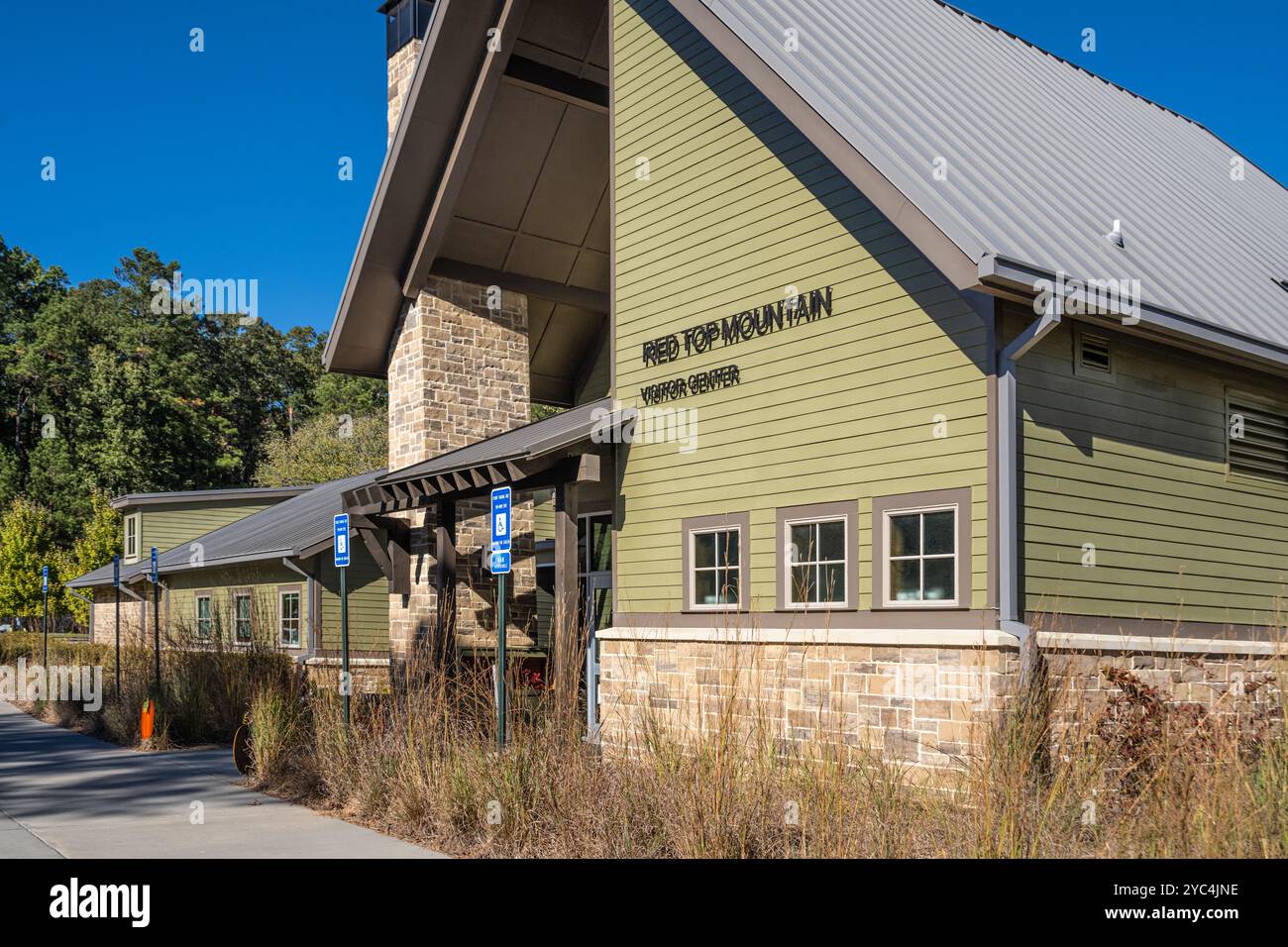 Red Top Mountain Visitor Center im Red Top Mountain State Park am Lake Allatoona in Cartersville, Georgia. (USA) Stockfoto Red Top Mountain Visitor Center im Red Top Mountain State Park am Lake Allatoona in Cartersville, Georgia. (USA) Stockfoto