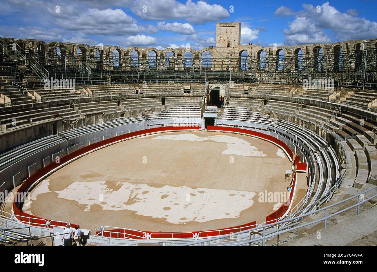 Arles historisches römisches Amphiteatre, Provence, Südfrankreich, aus dem Inneren der Arena Stockfoto