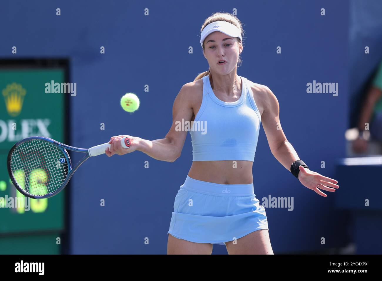 Tennisspielerin Anna Kalinskaya aus Russland in Aktion bei den US Open 2024 Championships, Billie Jean King Tennis Center, Queens, New York, USA. Stockfoto