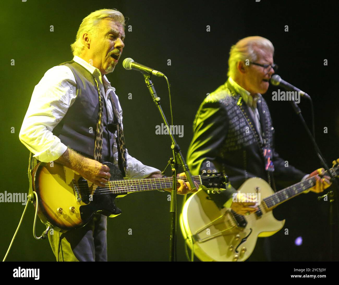 London, Großbritannien. Oktober 2024. London UK Glen Matlock unterstützt Alice Cooper bei Eventim Apollo, London. Oktober 2024. Quelle: Glamourstock/Alamy Live News Stockfoto