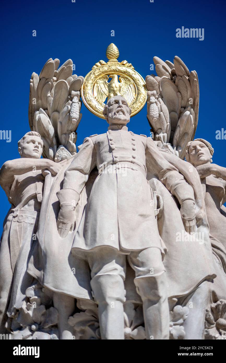 WASHINGTON DC, USA – das General George Meade Memorial, das sich an der Pennsylvania Avenue in der Nähe des Kapitols befindet, erinnert an den General der Union Army, der dafür bekannt ist, die Armee der Potomac in der Schlacht von Gettysburg zum Sieg zu führen. Die 1927 von Henry Kirke Bush-Brown geweihte Bronzestatue ehrt Meades Führung während des Amerikanischen Bürgerkriegs. Stockfoto