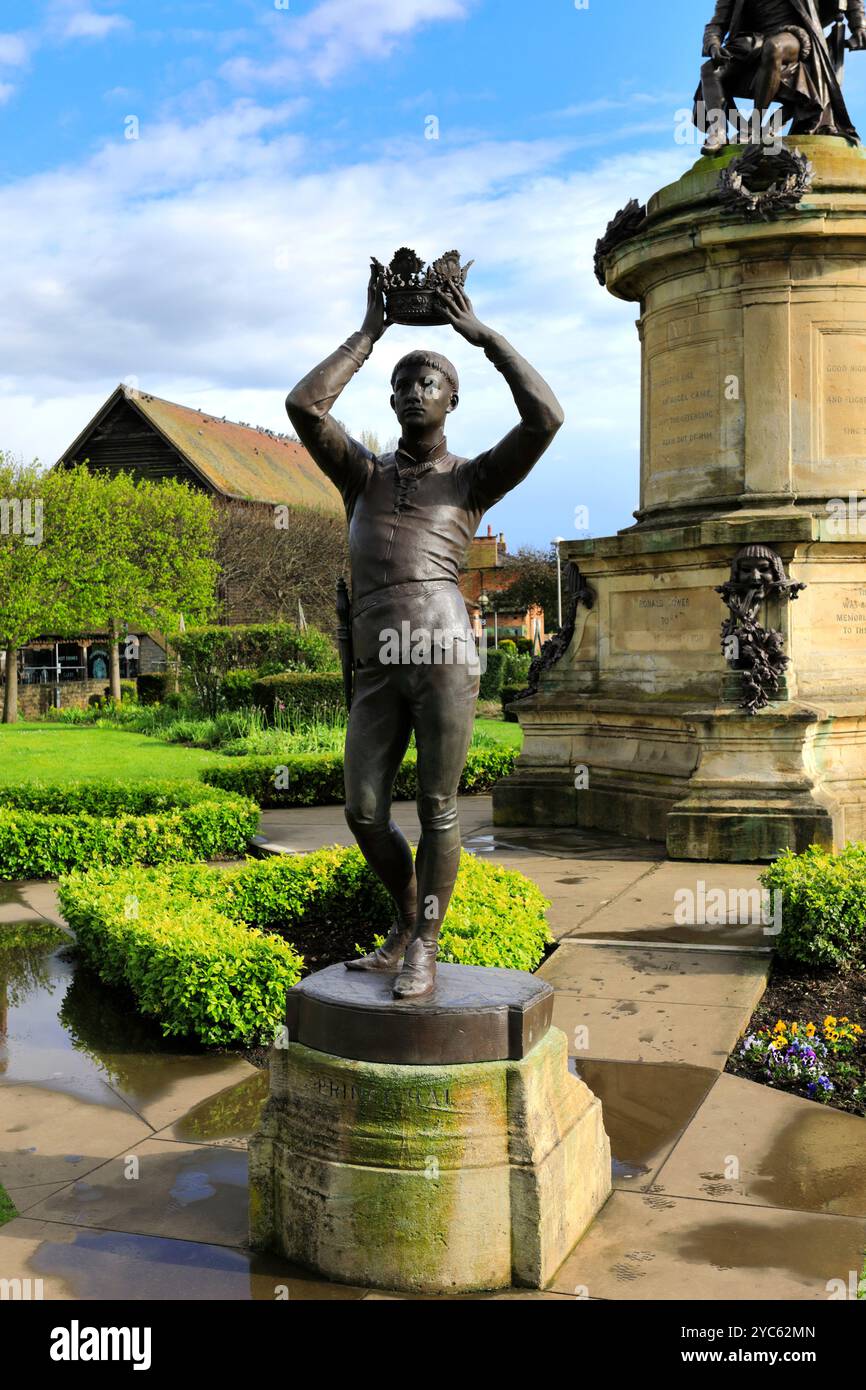 Statue von Prince Hal am Gower Memorial in Bancroft Gardens, Stratford upon Avon, Warwickshire, England das Denkmal zeigt eine Statue von William S. Stockfoto