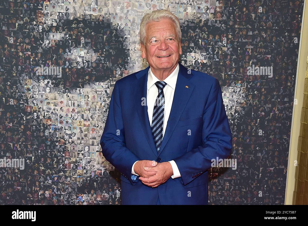 Premiere von RIEFENSTAHL Joachim Gauck Ehemaliger Bundespräsident der Bundesrepublik Deutschland Ankunft, zur Premiere von RIEFENSTAHLin Berlin, am 21.10.2024 *** Premiere von RIEFENSTAHL Joachim Gauck ehemaliger Bundespräsident der Bundesrepublik Deutschland Ankunft, bei der Premiere von RIEFENSTAHLin Berlin, am 21 10 2024 Photopress Müller Stockfoto