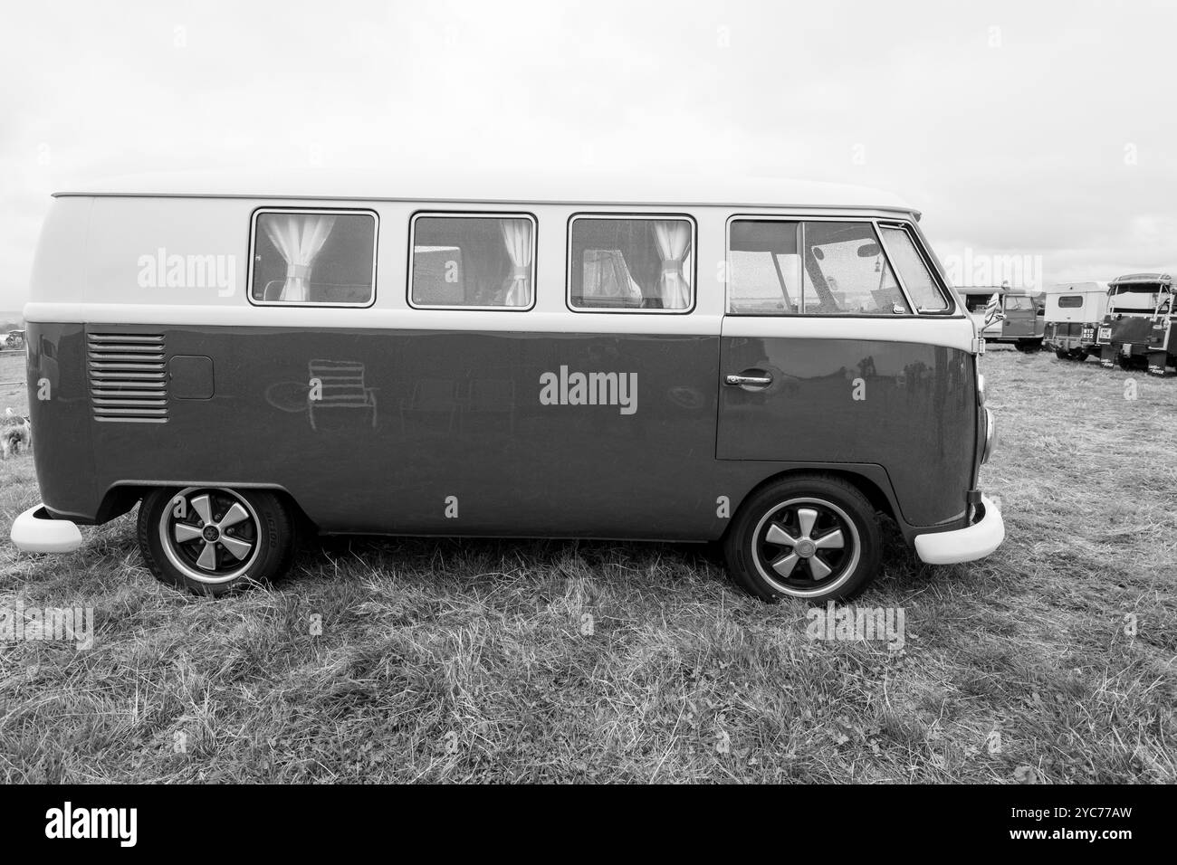 Low Ham.Somerset.Vereinigtes Königreich. 20. Juli 2024. Auf der Somerset Steam and Country Show ist Ein Volkswagen Wohnmobil aus den 1960er Jahren zu sehen Stockfoto