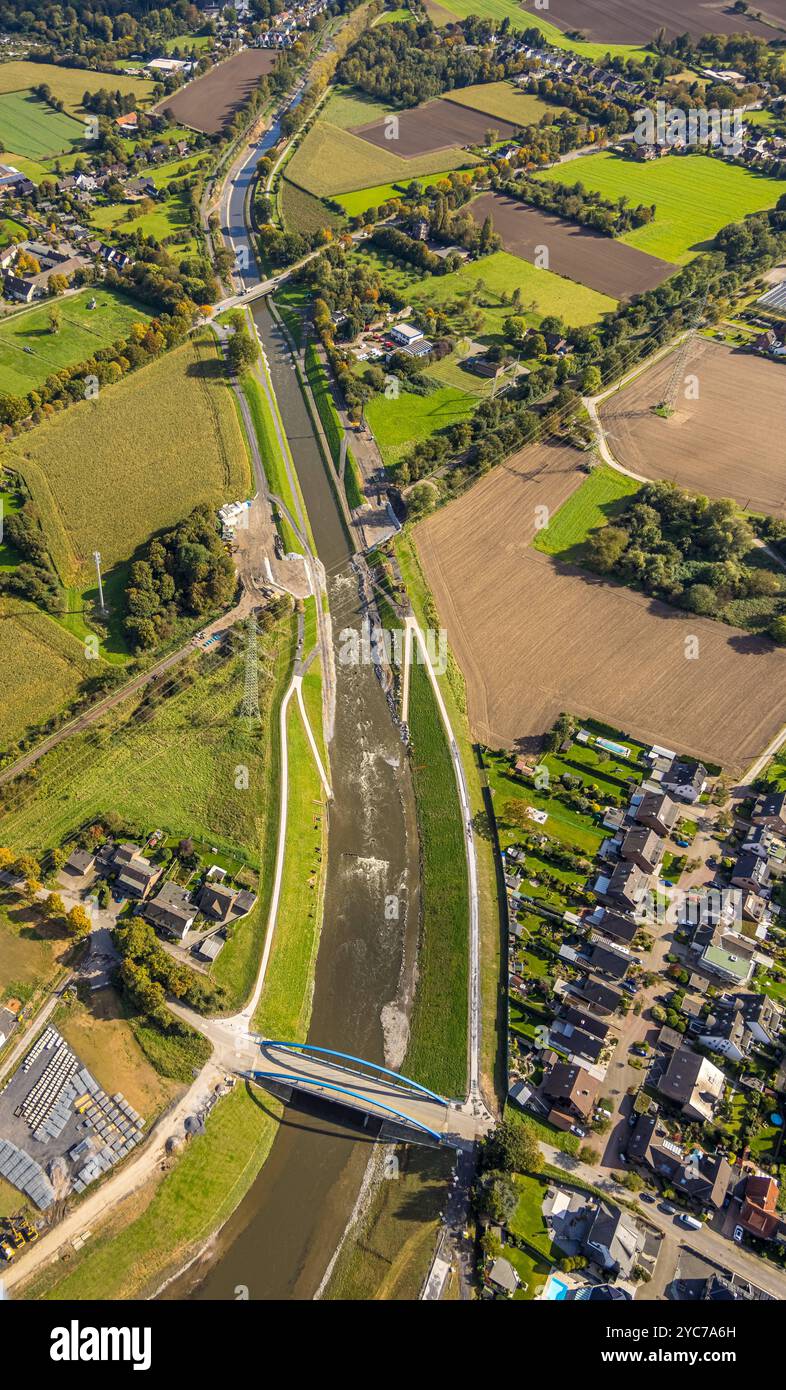 Luftbild, Fluss Emscher, neue Emschermündung an der blauen Brücke Hagelstraße, Bauarbeiten Abriss Eisenbahnbrücke und Gleitsohle, hinten die Brücke Heerstraße, Eppinghoven, Dinslaken, Ruhrgebiet, Nordrhein-Westfalen, Deutschland ACHTUNGxMINDESTHONORARx60xEURO *** Luftansicht, Emscher, neue Emscher-Mündung an der blauen Brücke Hagelstraße, Bauarbeiten Abriss Eisenbahnbrücke und Gleisbett, hinter der Brücke Heerstraße, Eppinghoven, Dinslaken, Ruhrgebiet Nordrhein-Westfalen, Deutschland ACHTUNGxMINDESTHONORARx60xEURO Stockfoto