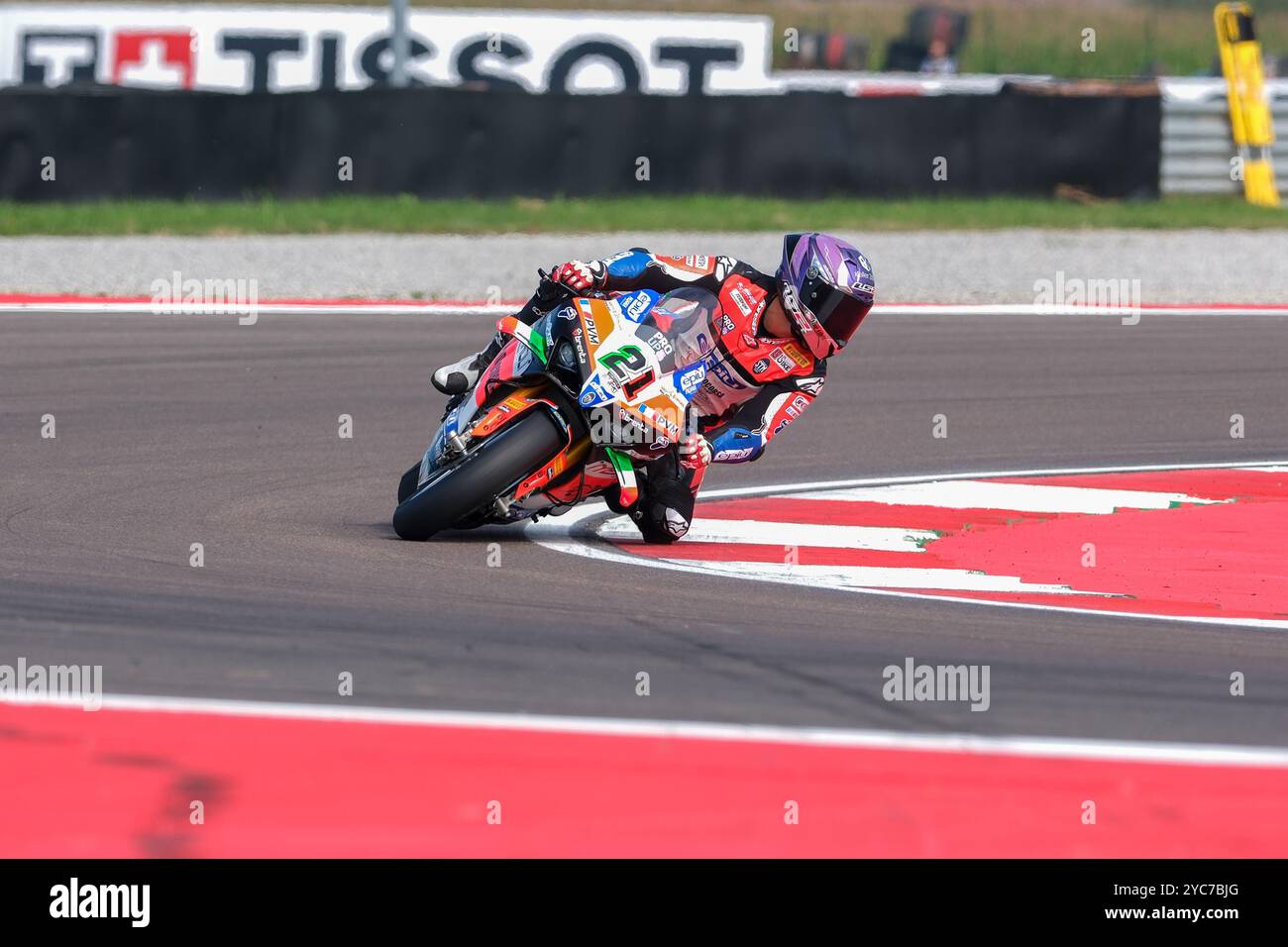 (21) Michael Ruben Rinaldi aus Italien vom Team Motocorsa Racing fährt während der FIM Motul Superbike Weltmeisterschaft Ducati Panigale V4R in Aktion Stockfoto