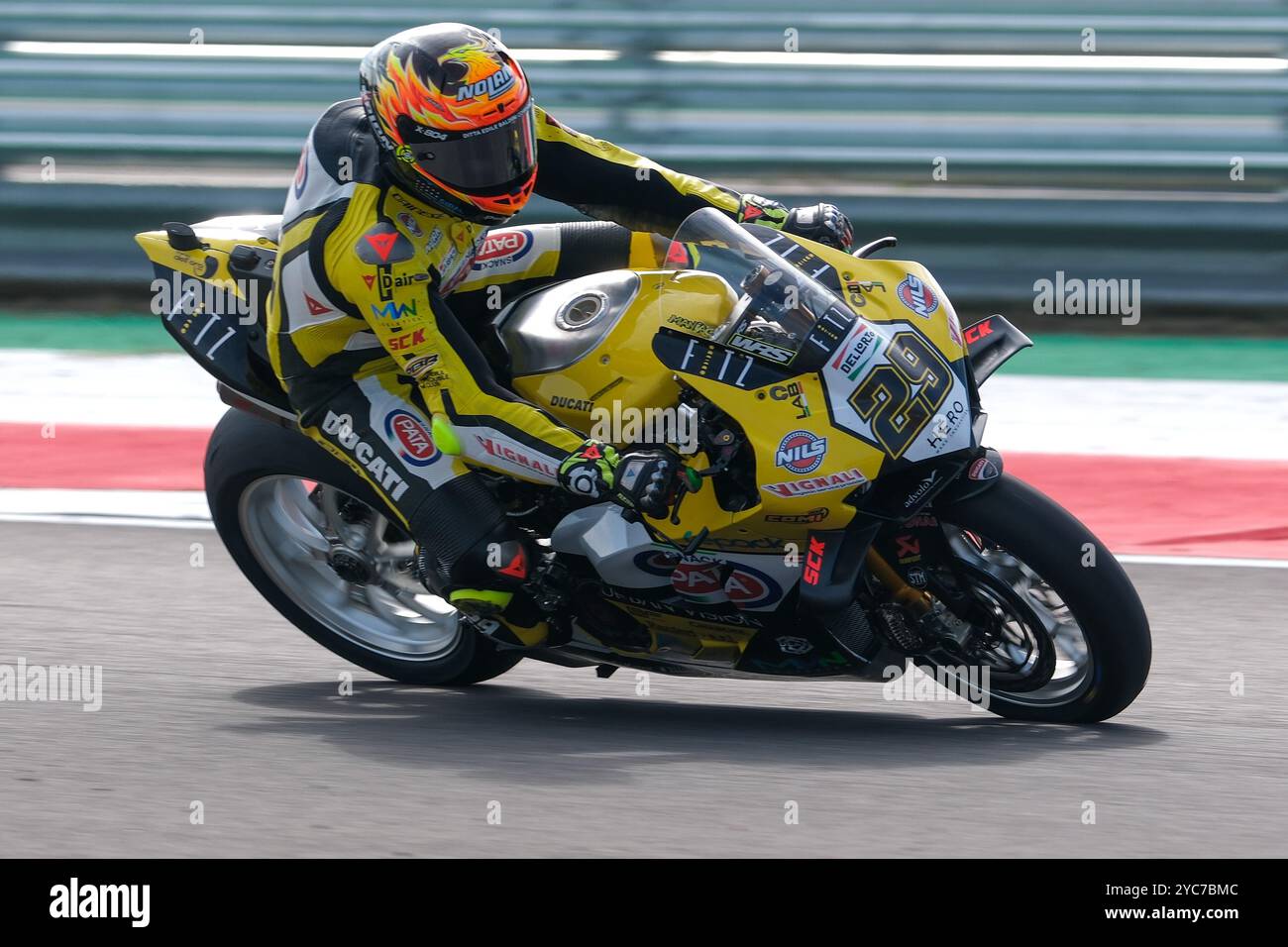 (29) Andrea Iannone aus Italien vom Team GoEleven fährt Ducati Panigale V4R während der FIM Motul Superbike World Championship - Rennen 1 von Ace Stockfoto