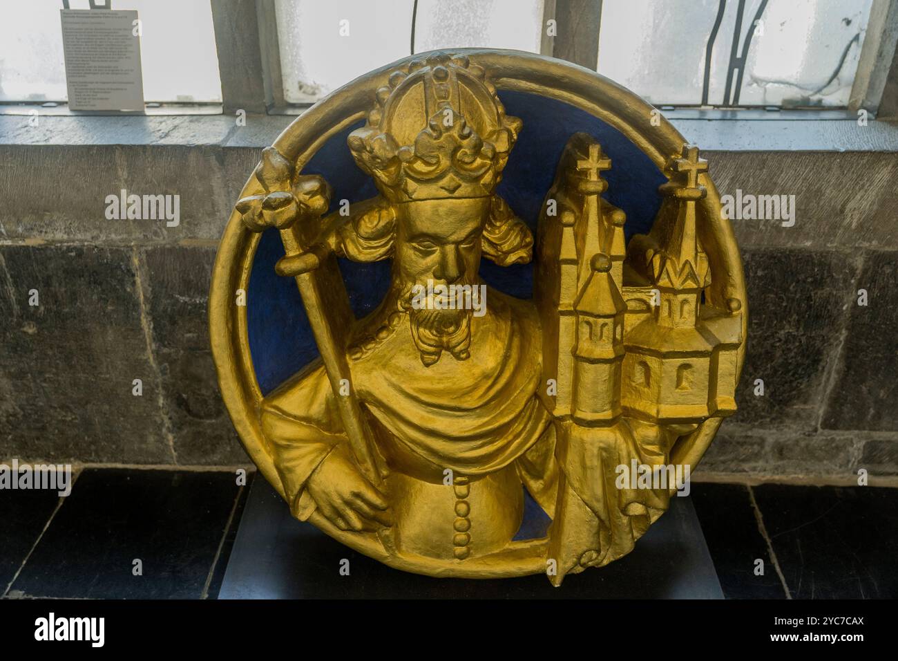 Blick auf den Gewölbekeystone (Karls der große) im gotischen Chorsaal, Aachener Domschatzkammer in der Altstadt von Aachen, Nordrhein-Westfalen, Deutsch Stockfoto