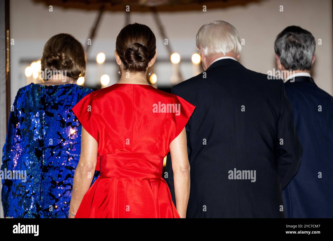 BERLIN, Deutschland. , . König Frederik und Königin Maria von Dänemark nehmen zusammen mit Bundespräsident Frank-Walter Steinmeier und seiner Frau Elke Büdenbender am 21. Oktober 2024 bei einem Dinner im Schloß Bellevue in Berlin Teil. Foto: Christine Olsson/TT/Code 10430 Credit: TT News Agency/Alamy Live News Stockfoto