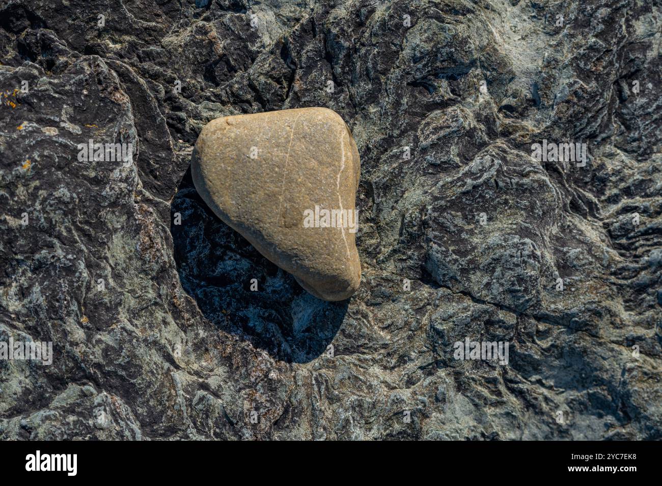 Felsen am Strand auf der Halbinsel Porth Colmon Llyn Wales Stockfoto