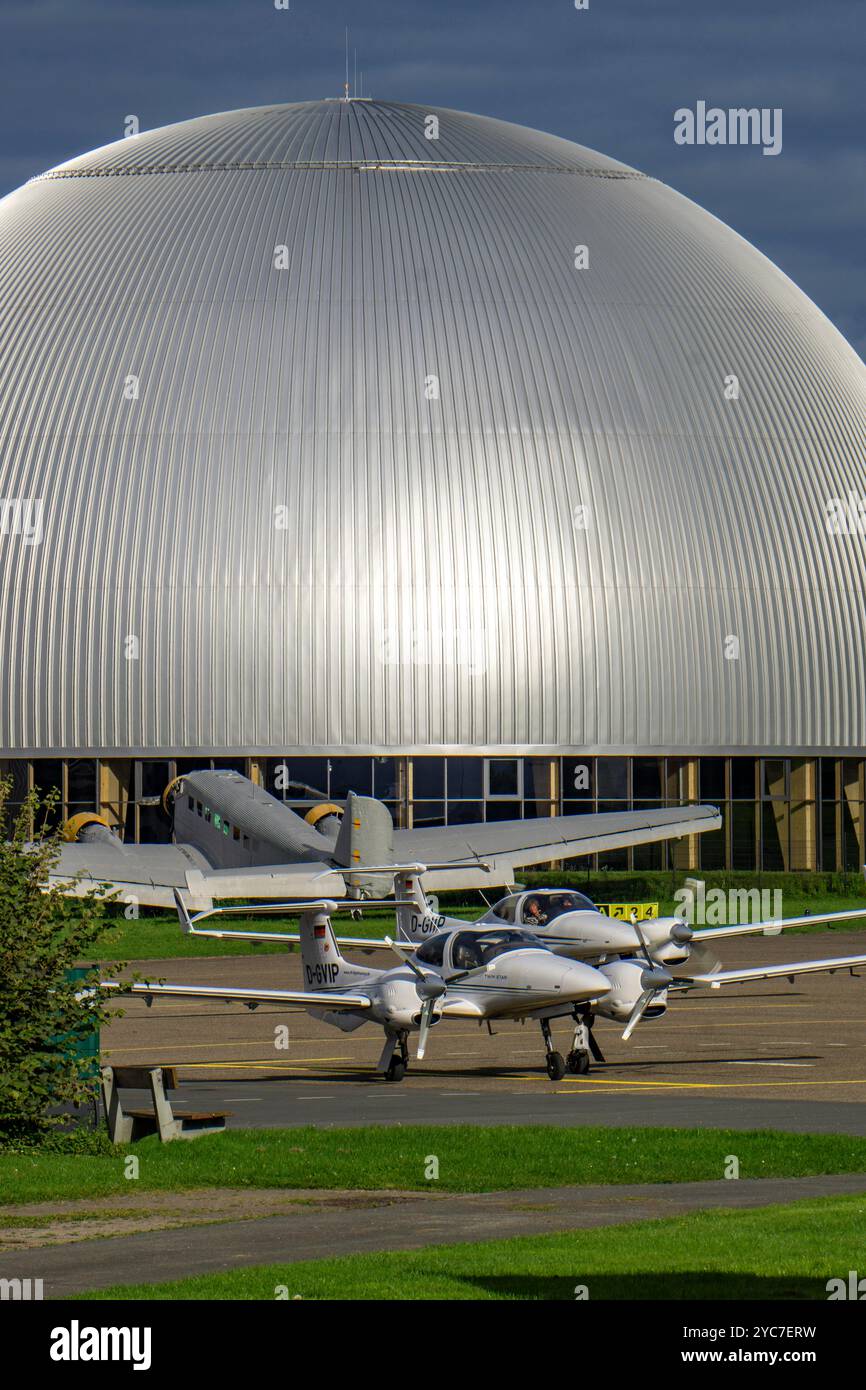 Flugplatz Mülheim-Essen, kommerzieller Flugplatz im Süden von Essen und im Osten von Mülheim an der Ruhr, für Freizeit- und Geschäftsluftfahrt, Hauptsitz Stockfoto