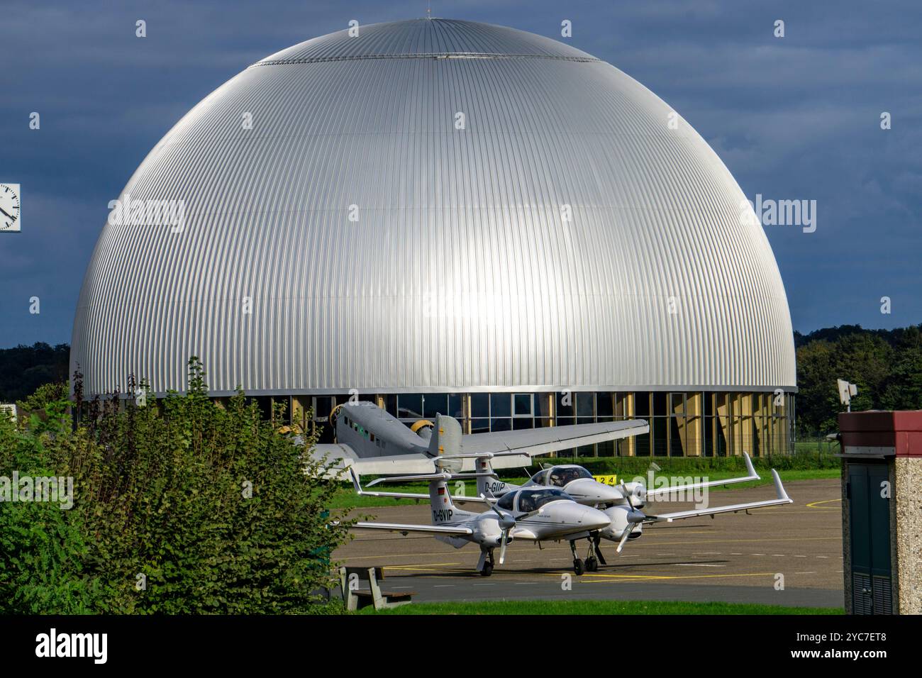Flugplatz Mülheim-Essen, kommerzieller Flugplatz im Süden von Essen und im Osten von Mülheim an der Ruhr, für Freizeit- und Geschäftsluftfahrt, Hauptsitz Stockfoto