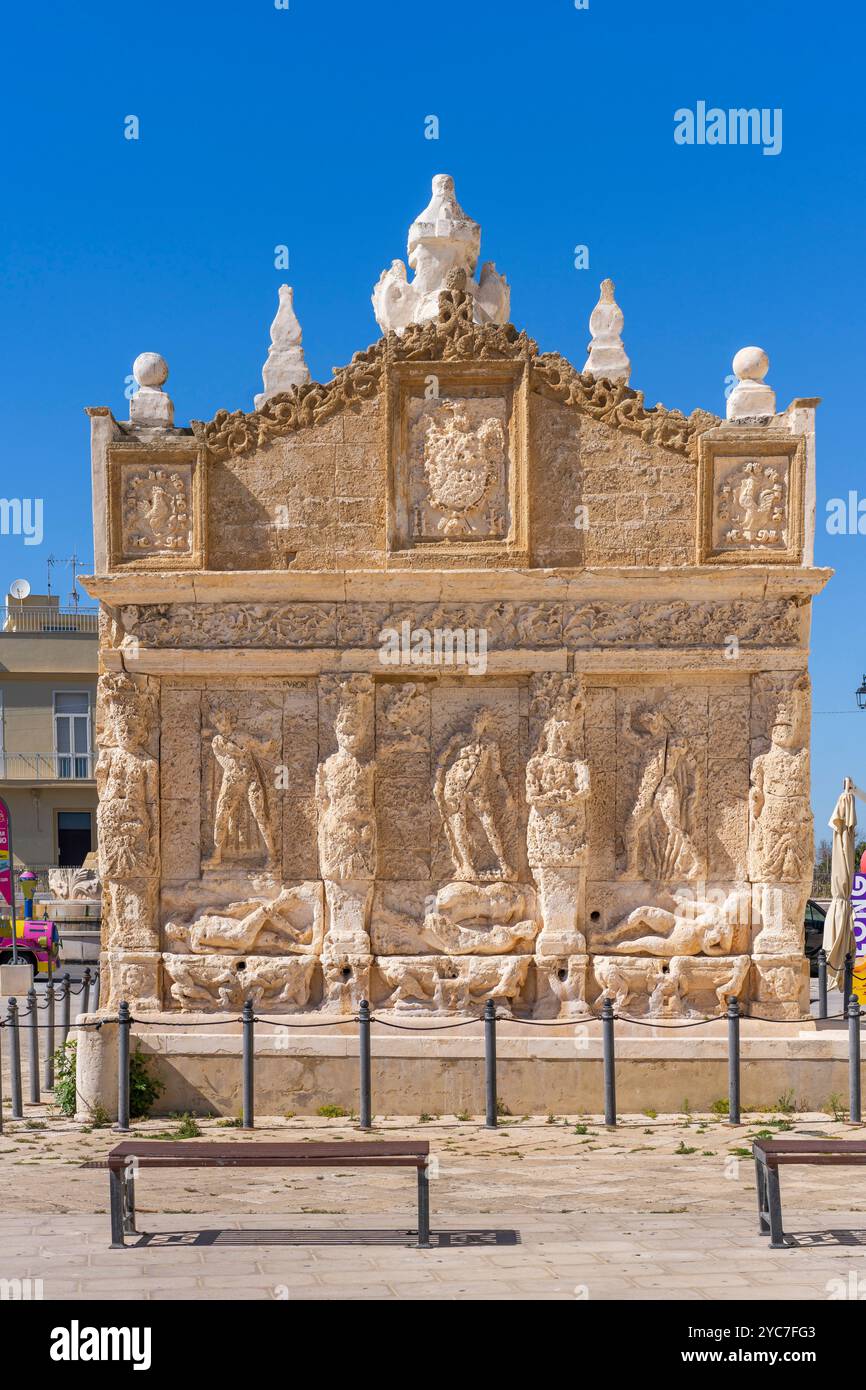 Griechischer Brunnen, alter Hafen, Gallipoli, Lecce, Salento, Apulien, Italien Stockfoto