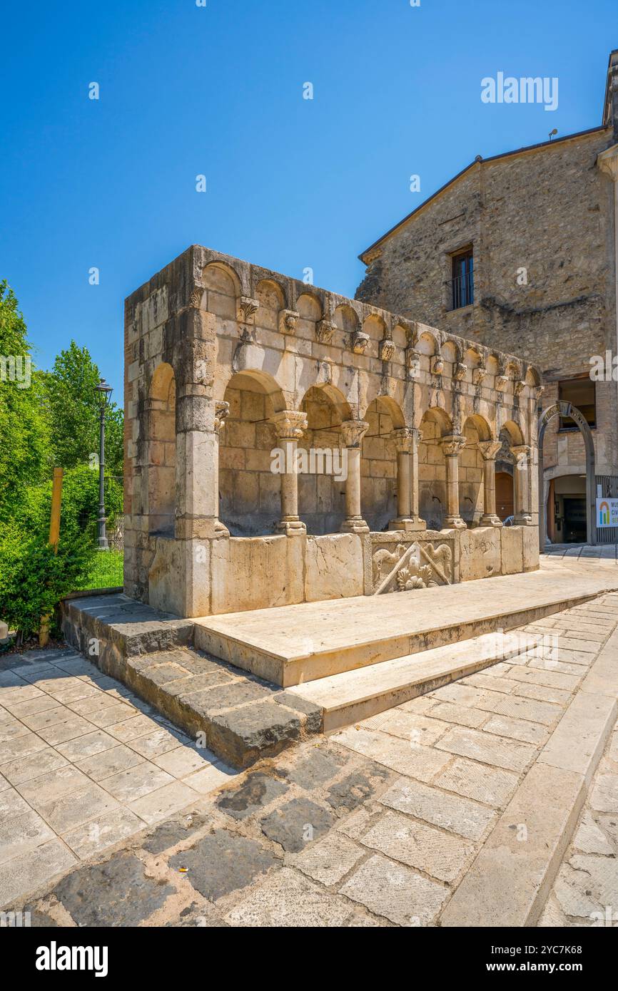 Fontana Fraterna, Brüderlicher Brunnen, Piazza Giosuè Carducci, Isernia, Molise, Italien Stockfoto