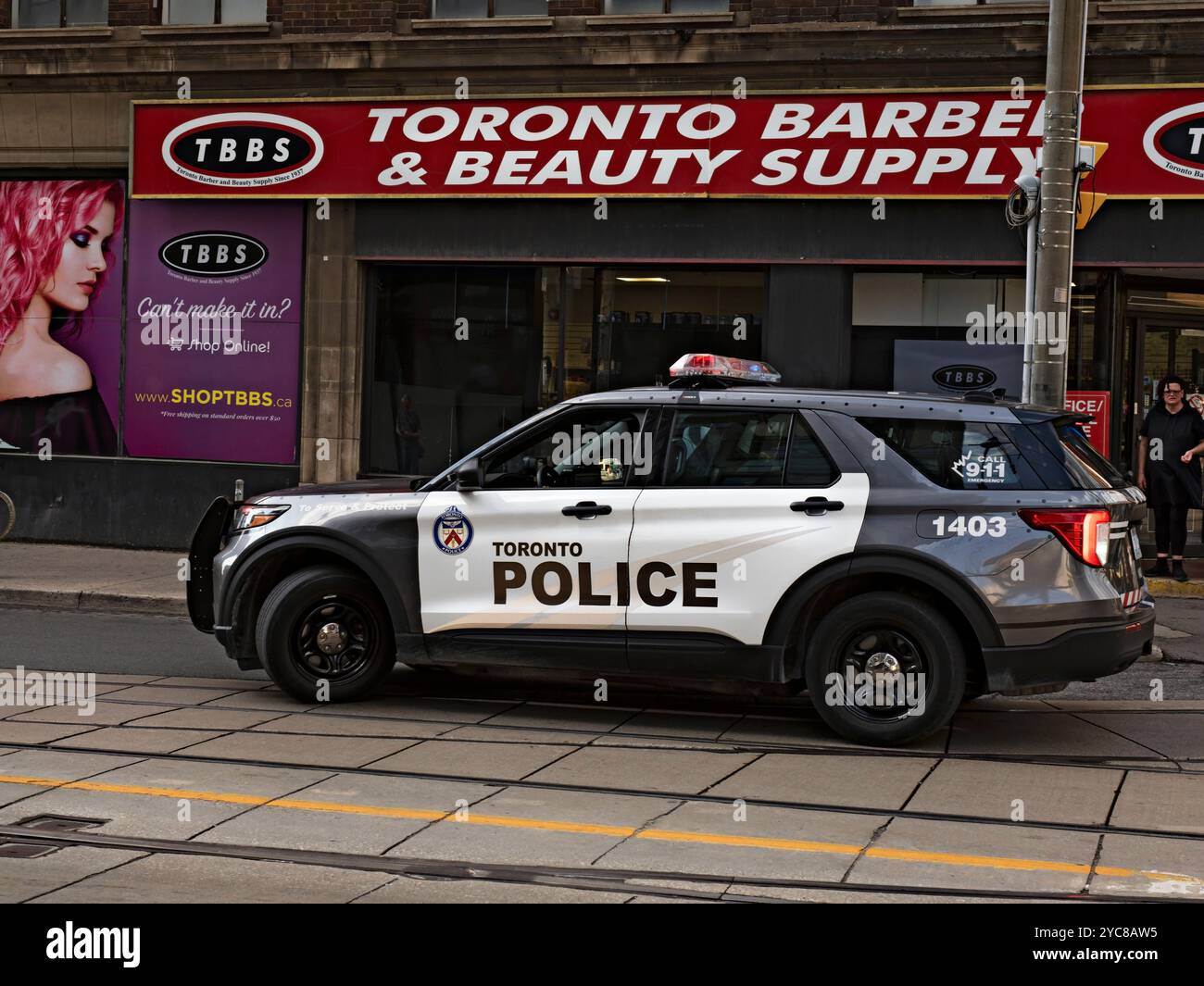 Toronto Kanada / 20.09.2024. Demonstranten und Unterstützer gegen den Krieg in Gaza ziehen durch die Innenstadt von Toronto. Stockfoto