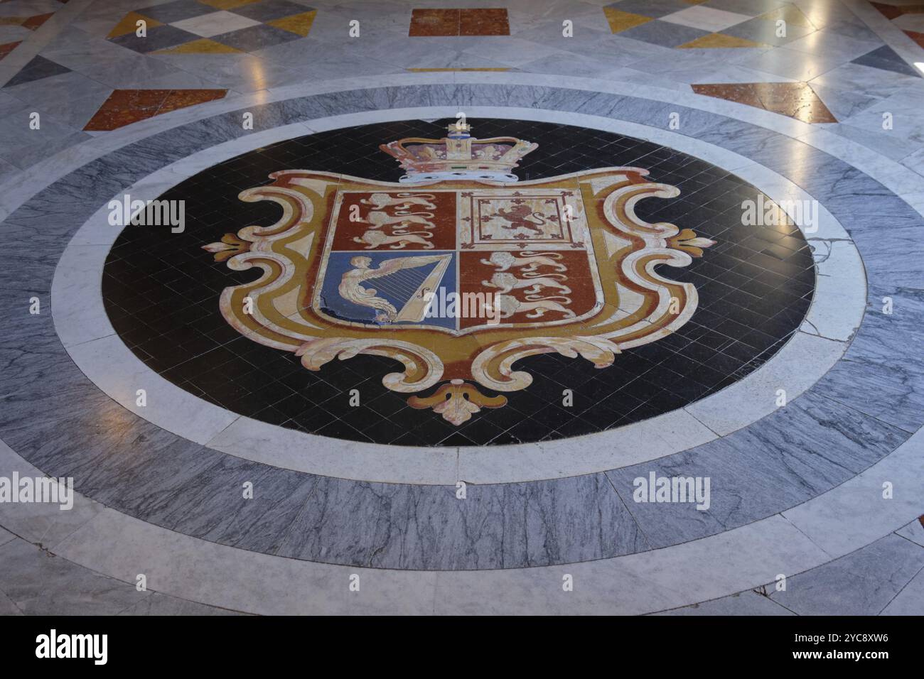 Mosaikbodendekoration mit dem Wappen Großbritanniens im Palast des Großmeisters, Valletta, Malta, Europa Stockfoto