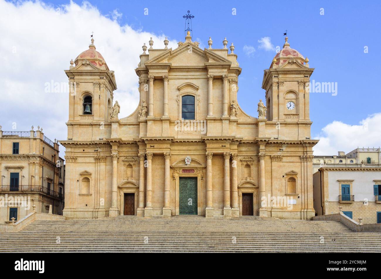 Die Fassade der wunderschönen sizilianischen Barockkathedrale, die dem Heiligen Nikolaus, Noto, Sizilien, Italien, Europa gewidmet ist Stockfoto