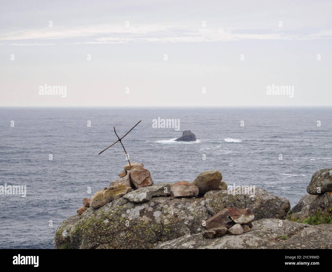 Provisorisches Kreuz am Ende der Erde, Kap Finisterre, Galicien, Spanien, Europa Stockfoto