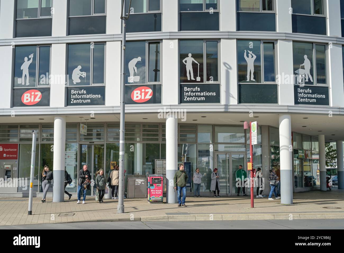 Arbeitsamt und BIZ Career Information Center, Jobcenter, Porschestraße, Wolfsburg, Niedersachsen, Deutschland, Arbeitsamt und BIZ Berufs-Information Stockfoto