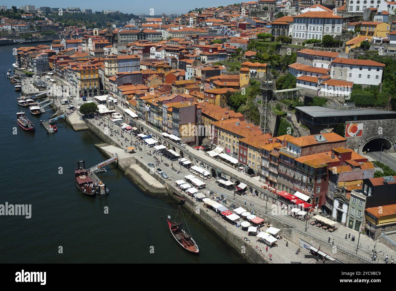 14.06.2018, Porto, Portugal, Europa, Blick von oben auf das Stadtbild von Porto am Ufer des Duero, Europa Stockfoto