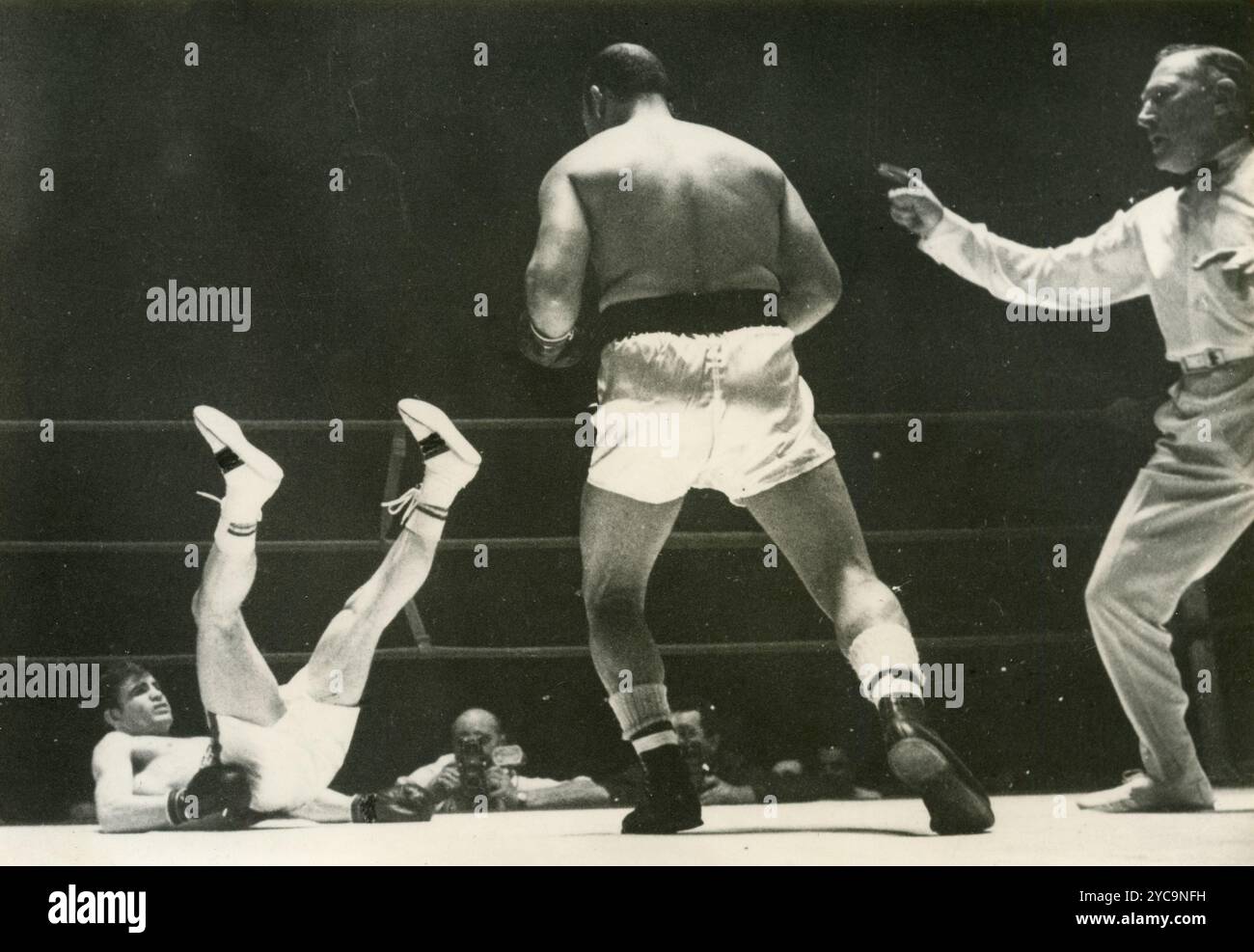 Der französische Boxer Joseph Gonzales (rechts) und der Puerto-ricanische Gil Diaz, 1966 Stockfoto