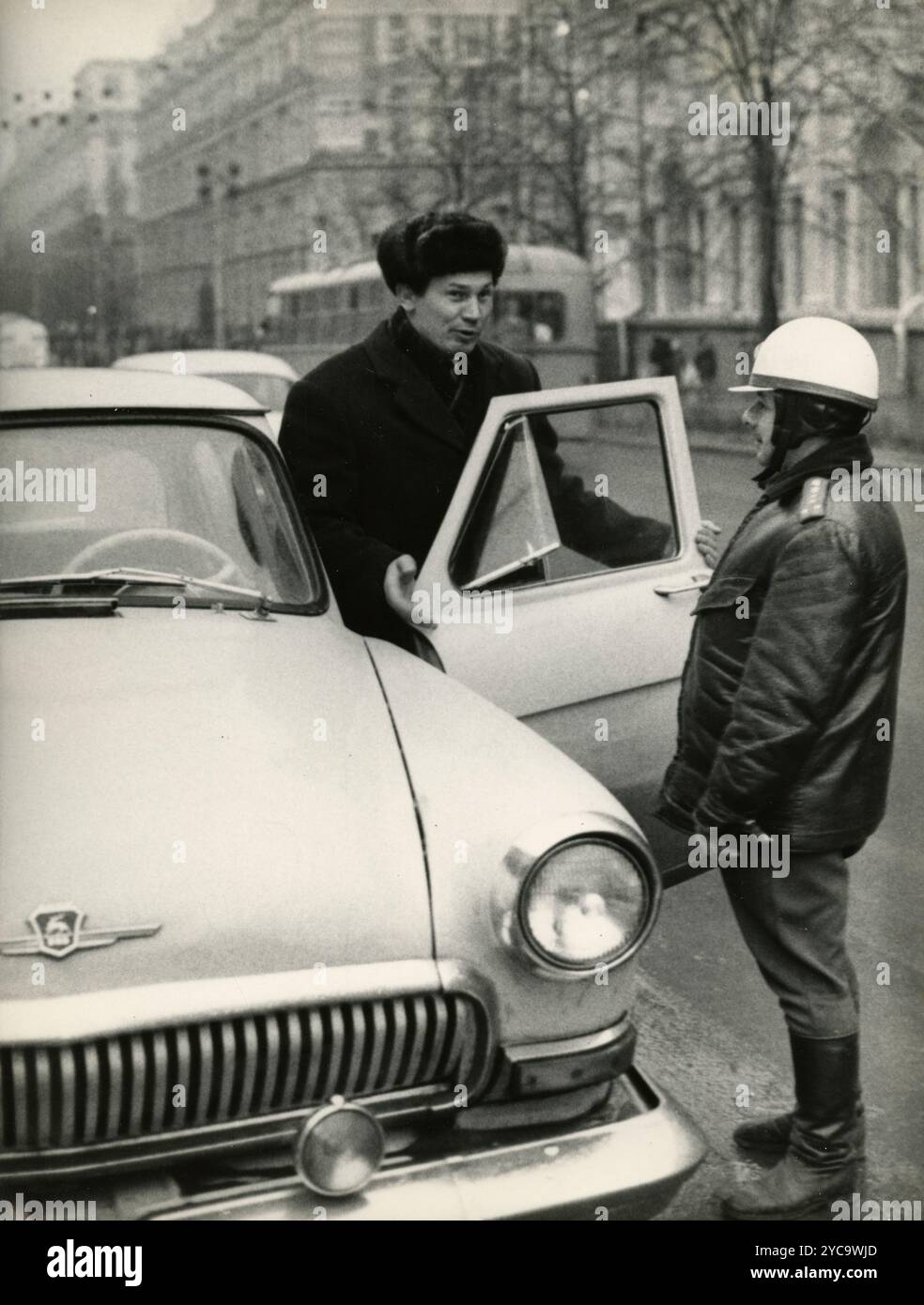 Der sowjetische Schwergewichtsmeister im Freestyle-Profi, der Wrestler Alexandre Medved, und der Polizist Minsk 1971 Stockfoto