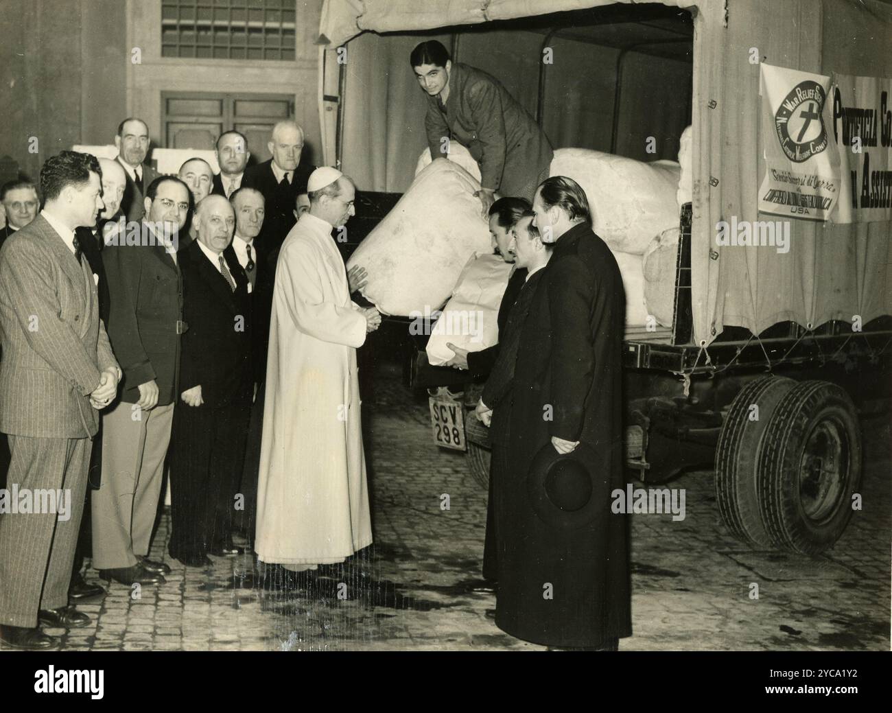 Papst Pius XII. Trifft auf das Volk des Kriegshilfsdienstes, Vatikanstadt 1950 Stockfoto