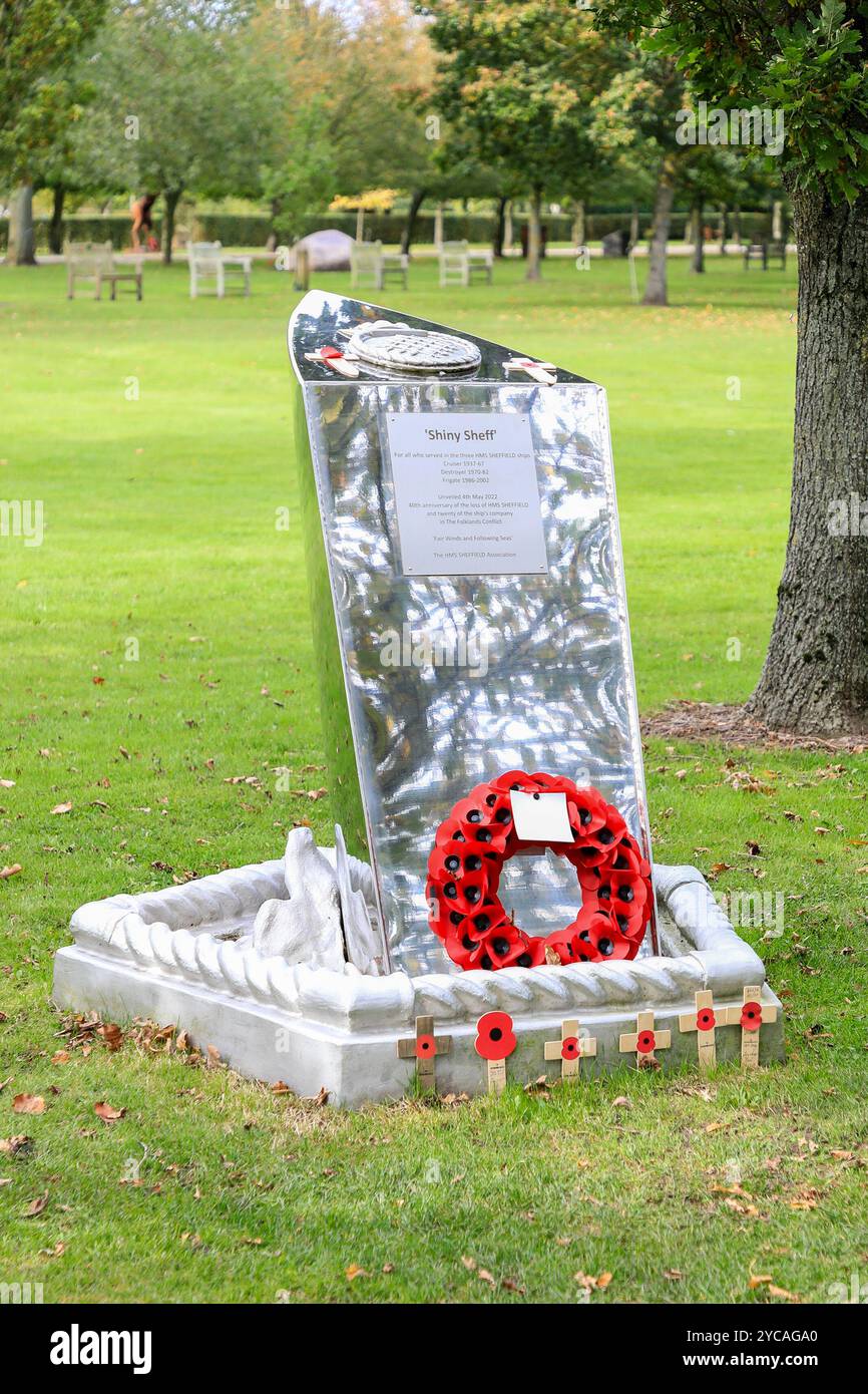 HMS Sheffield Memorial (Shiny Sheff) im National Memorial Arboretum, Alrewas bei Lichfield, Staffordshire, England, Großbritannien Stockfoto