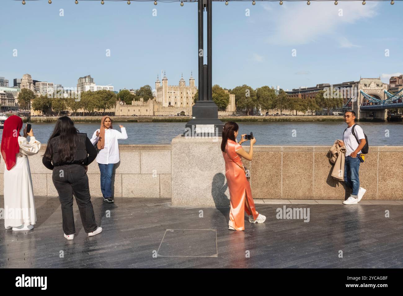 England, London, internationale Touristen und Tower of London Stockfoto