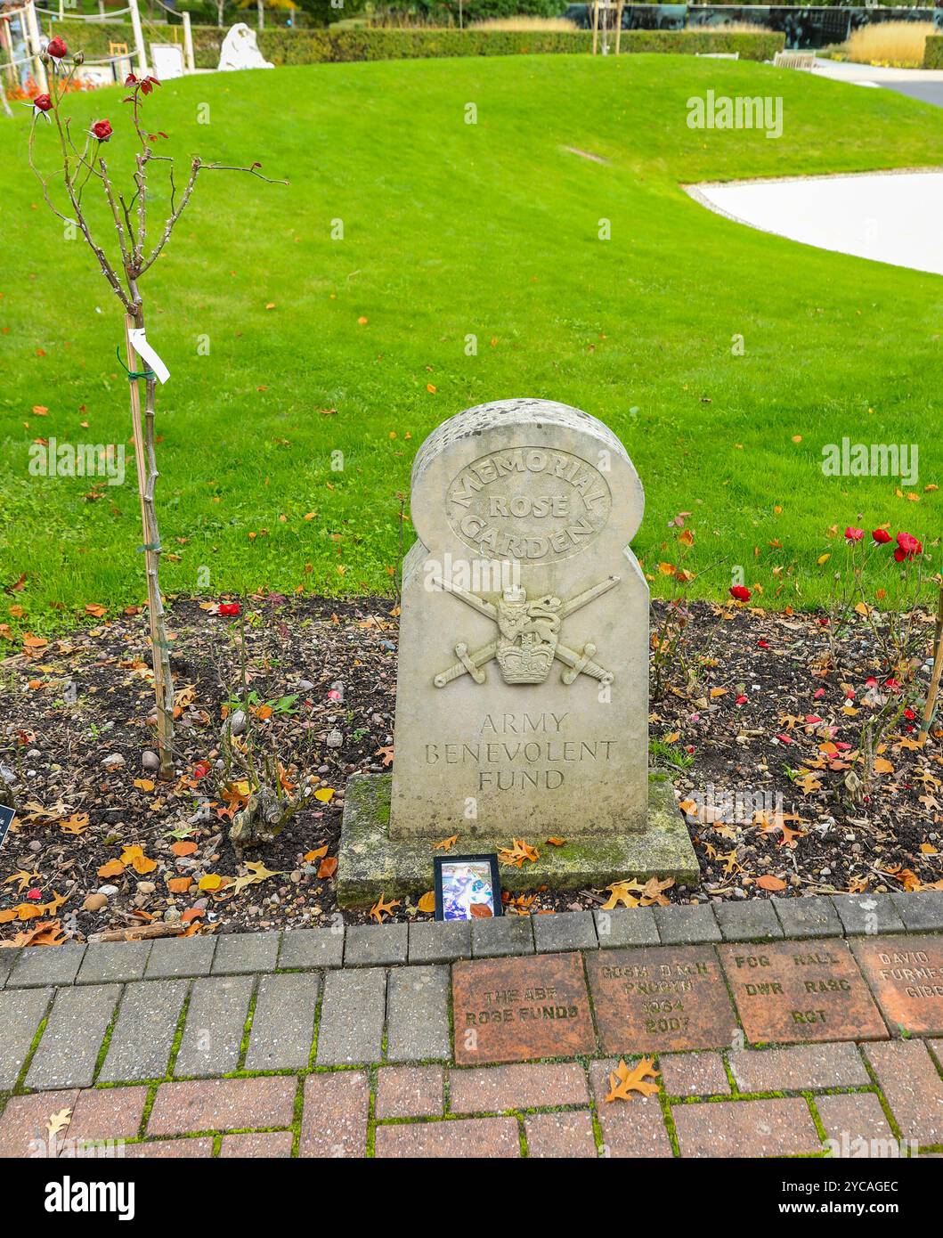 Das Army Benevolent Fund Memorial, The Soldiers' Charity, im National Memorial Arboretum, Alrewas bei Lichfield, Staffordshire, England, Großbritannien Stockfoto