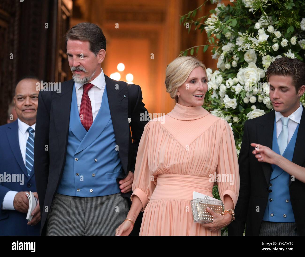 Athen, Griechenland. 28. September 2024. Kronprinz Pavlos, Kronprinzessin Marie-Chantal und Prinz Achileas-Andreas verlassen die Metropolitan Cathedral nach der Hochzeit von Prinzessin Theodora von Griechenland mit Matthew Kumar. Quelle: Dimitris Aspiotis/Alamy Stockfoto