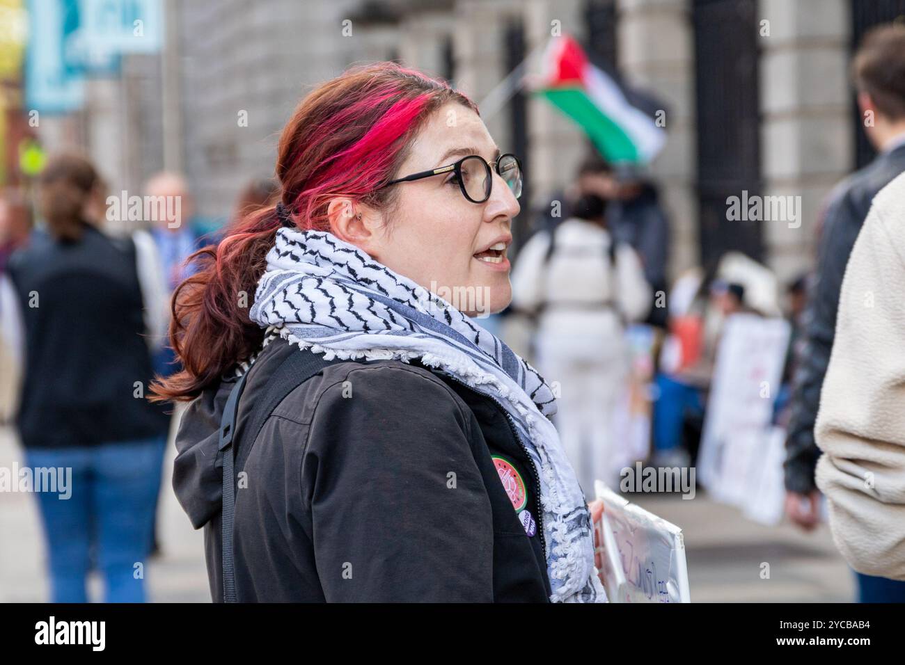 Dublin, Irland – 22. Oktober 2024. Mitglieder der irischen Gesundheitspersonal für Palästina versammeln sich am ersten Tag ihres dreitägigen Protestes vor dem Leinster House. Foto: Liam Murphy / Alamy Stockfoto