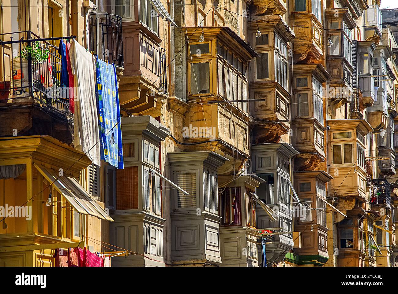 Archipel Maltesisch - Malta Valletta typische Veranden, bekannt als Gallarijas Stockfoto