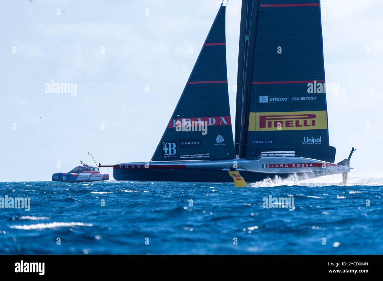 PPL FOTOAGENTUR - COPYRIGHT VORBEHALTEN 2024 America's Cup - Barcelona, Spanien Rennen 5 & 6 Louis Vuitton Cup Challenger Finals: Die italienische AC75 Yacht LU Stockfoto