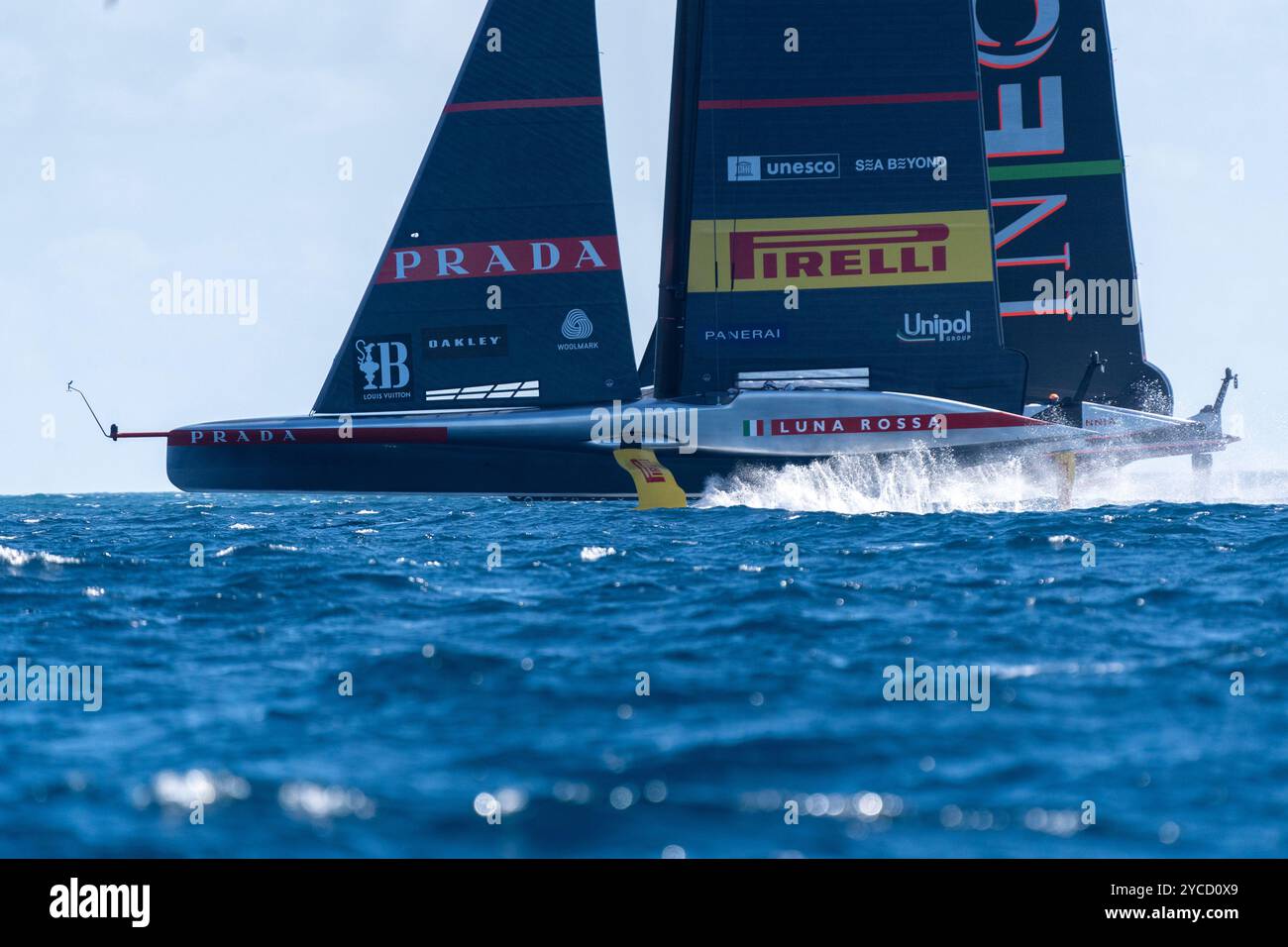 PPL FOTOAGENTUR - COPYRIGHT VORBEHALTEN 2024 America's Cup - Barcelona, Spanien Rennen 5 & 6 Louis Vuitton Cup Challenger Finals: Die britische AC75 Yacht IN Stockfoto