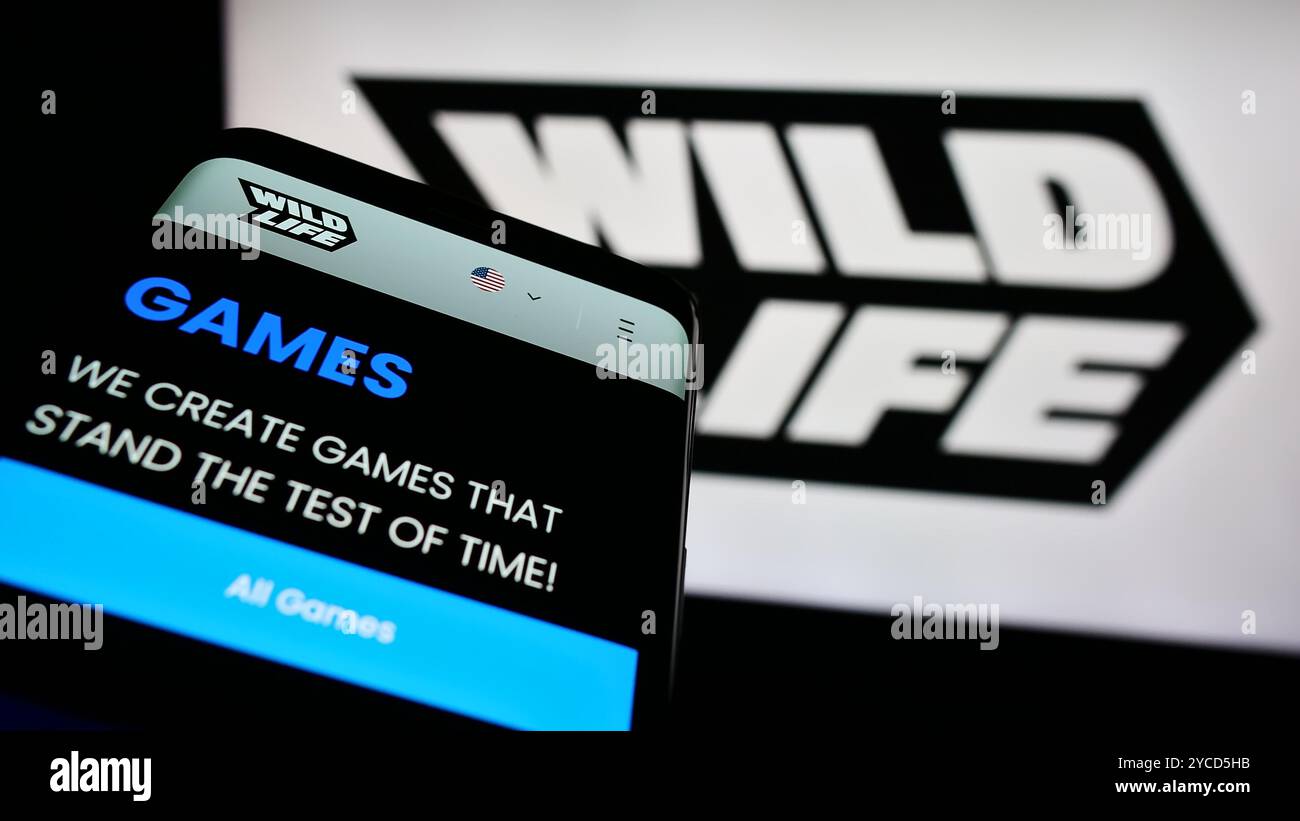 Deutschland. Juni 2024. In dieser Fotoabbildung ist die Website des brasilianischen Spieleunternehmens Wild Life Inc. (Wildlife Studios) auf einem Smartphone vor dem Logo zu sehen. (Foto von Timon Schneider/SOPA Images/SIPA USA) *** ausschließlich für redaktionelle Nachrichten *** Credit: SIPA USA/Alamy Live News Stockfoto