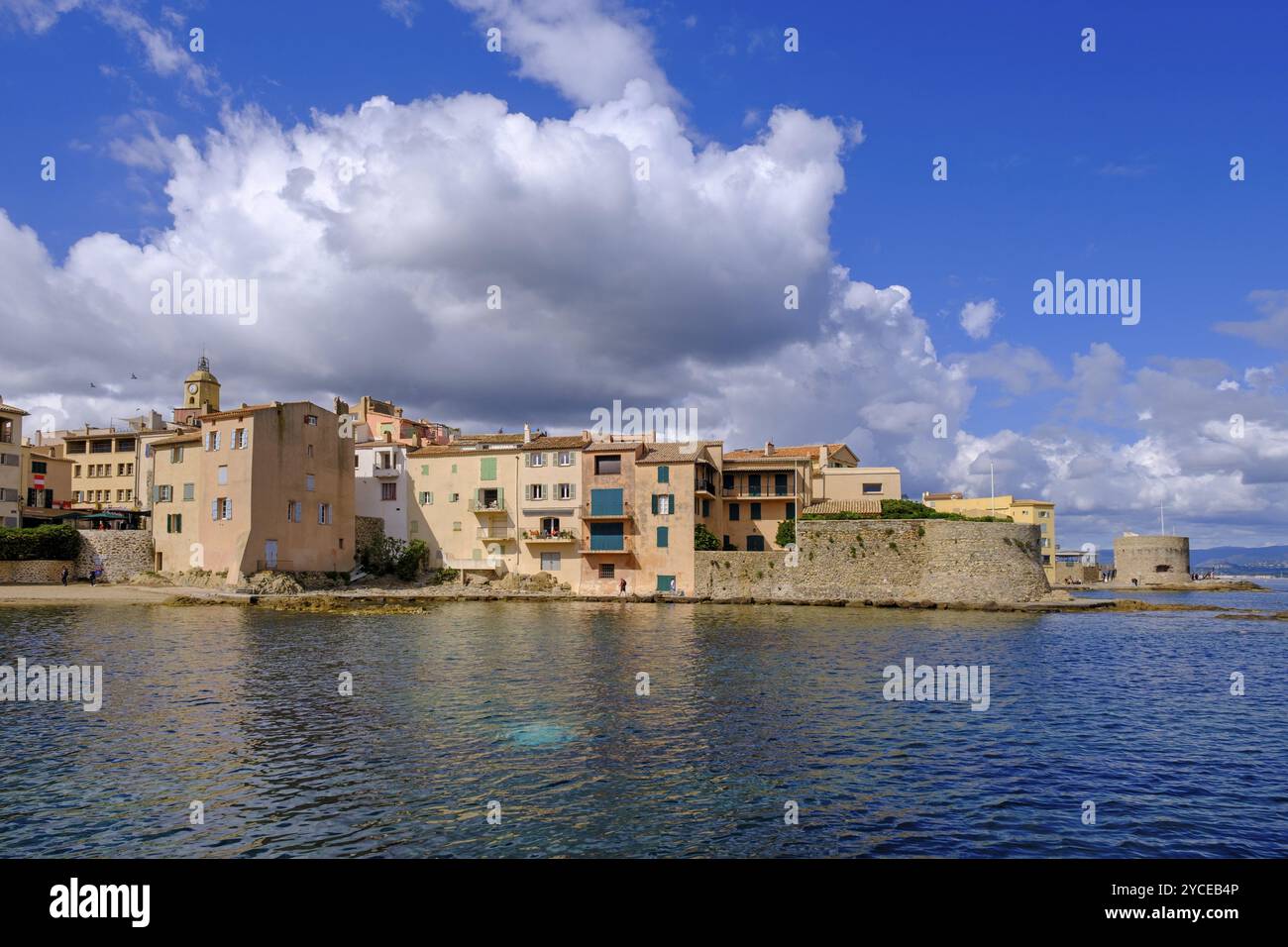 Altstadt mit Resten der Stadtmauer, Saint Tropez, Var, französische Riviera, Provence-Alpes-Cote d'Azur, Cote d Azur, Frankreich, Europa Stockfoto
