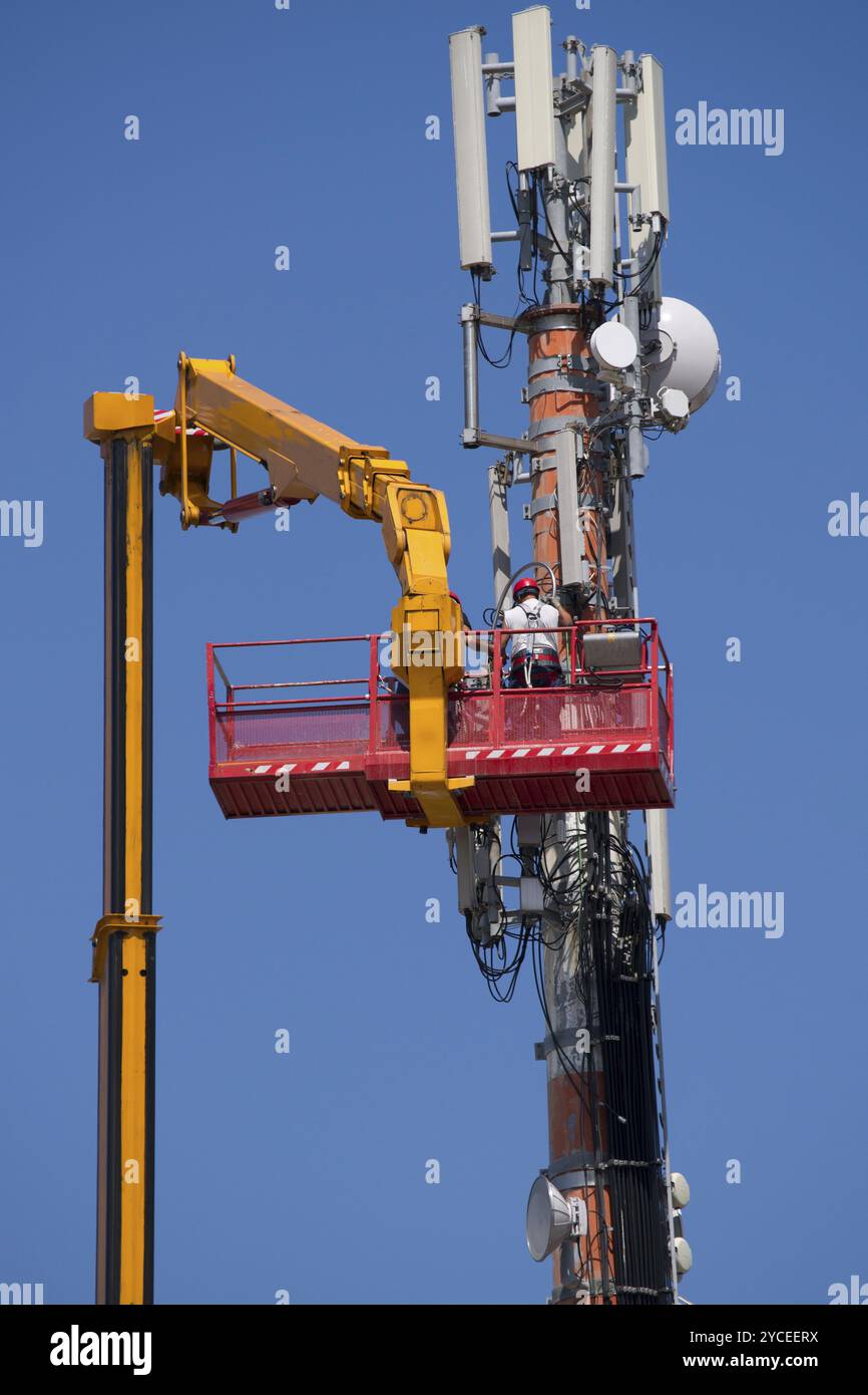 Normale Wartung und Steuerung einer Antenne für die Kommunikation Stockfoto