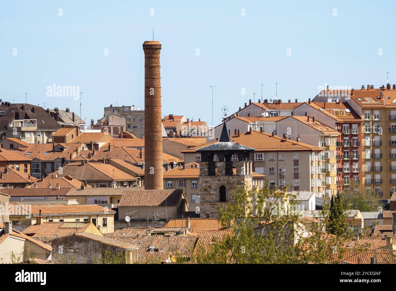 Panoramablick auf die kleine kastilische Stadt Zamora Stockfoto