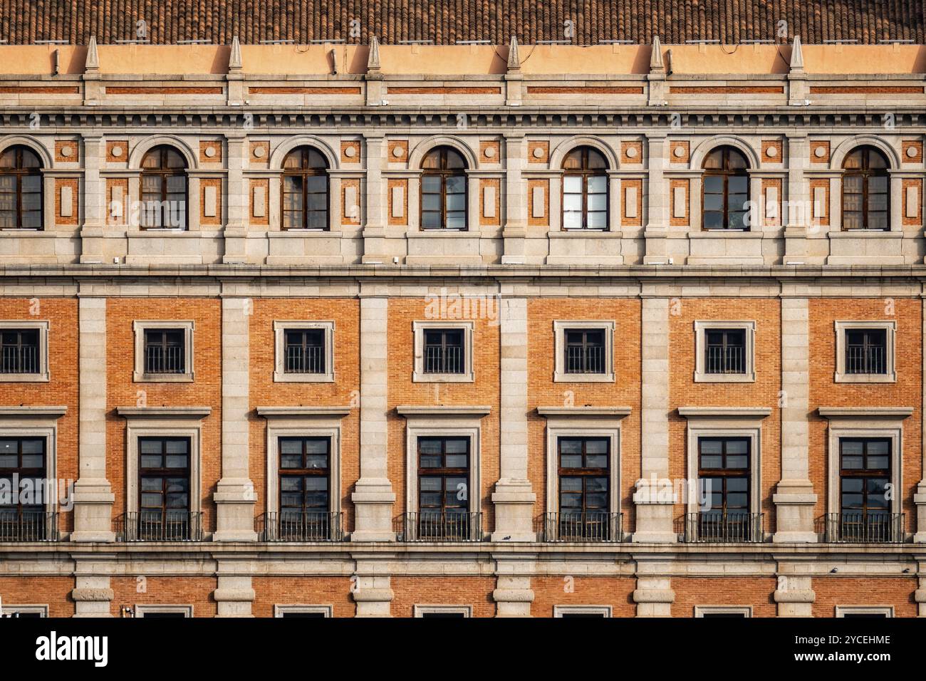 Blick auf Alcazar von Toledo. Es ist eine Festung aus der Renaissance aus Stein im höchsten Teil von Toledo. Während des spanischen Bürgerkriegs, Nationalis Stockfoto