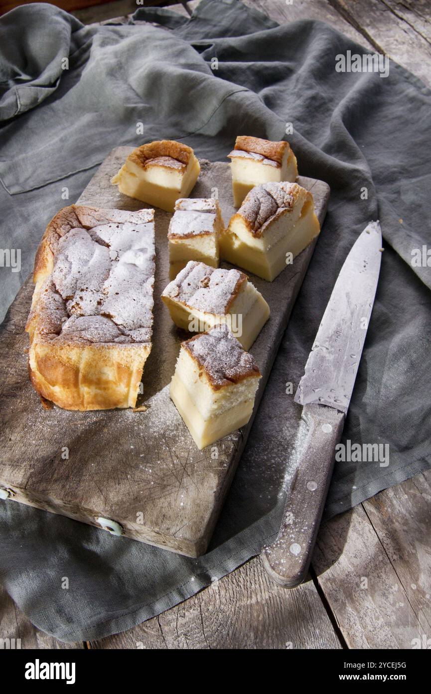 Die magische Kuchen mit Pudding und Vanille Stockfoto