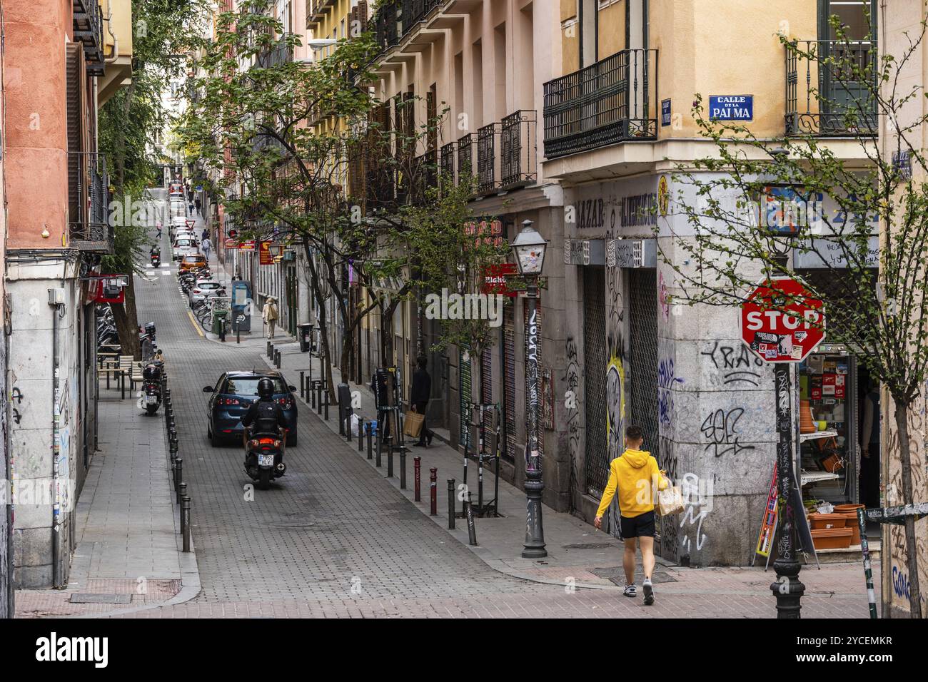 Madrid, Spanien, 10. Oktober 2021: Malerischer Blick auf das Malasana-Viertel im Zentrum von Madrid. Es ist bekannt als ein trendiges Viertel der Stadt, Europa Stockfoto