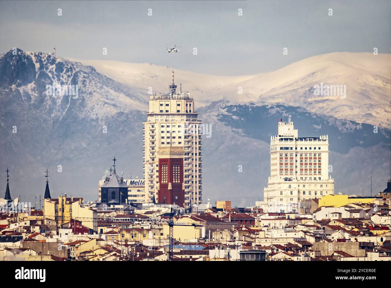 Madrid, Spanien, 8. Januar 2022: Panoramablick auf Madrid. Blick auf das Guadarrama-Gebirge, Europa Stockfoto