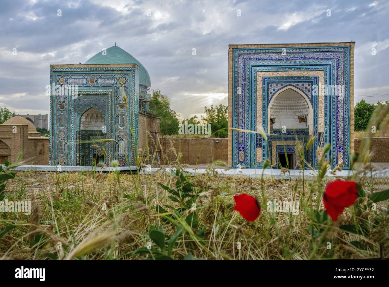 Fantastischer architektonischer Gedenkkomplex Shakhi-Zinda-maurische Kunst, ein muslimischer Komplex (Moscheen) in Samarkand (alte Hauptstadt von Amir Temur, Tamerlane) Stockfoto