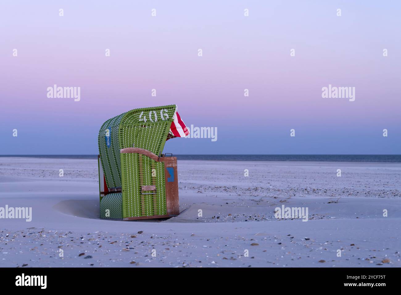 Grüne Liege, Abendstimmung, Amrum Island, Nationalpark Schleswig-Holsteinisches Wattenmeer, Deutschland, Schleswig-Holstein, Nordseeküste Stockfoto